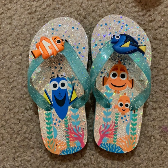 Disney Nemo & Dory flip flops size 9